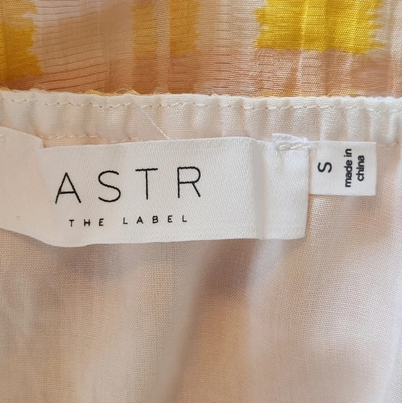 NWOT || ASTR THE LABEL || Llana plaid dress - Picture 9 of 9